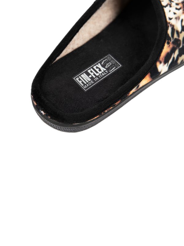 fin-flex-leopard-skin-slippers-inside-view